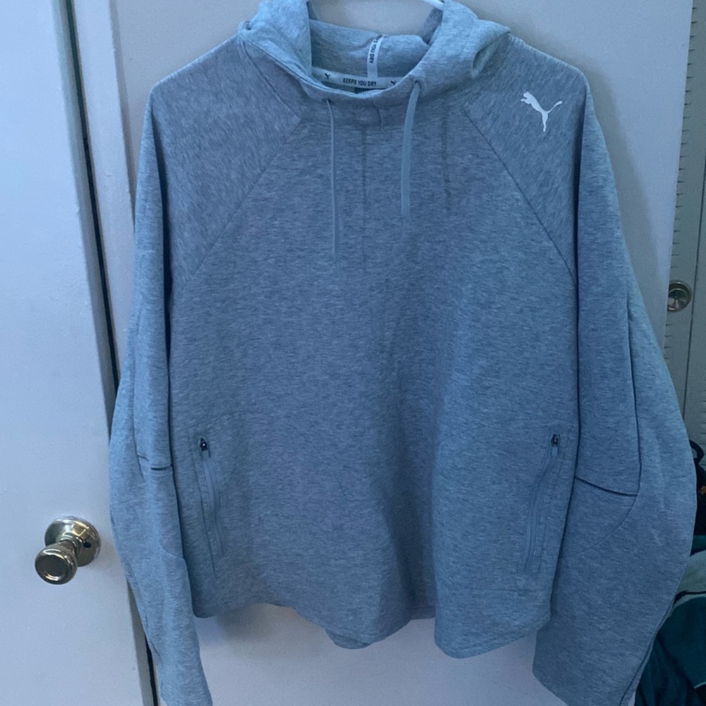 Woman’s Puma Gray Hoodie Pullover Sweater Size L